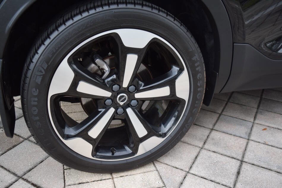 Used 2020 Volvo XC40 T5 Momentum w/ Protection Package Premier image 87