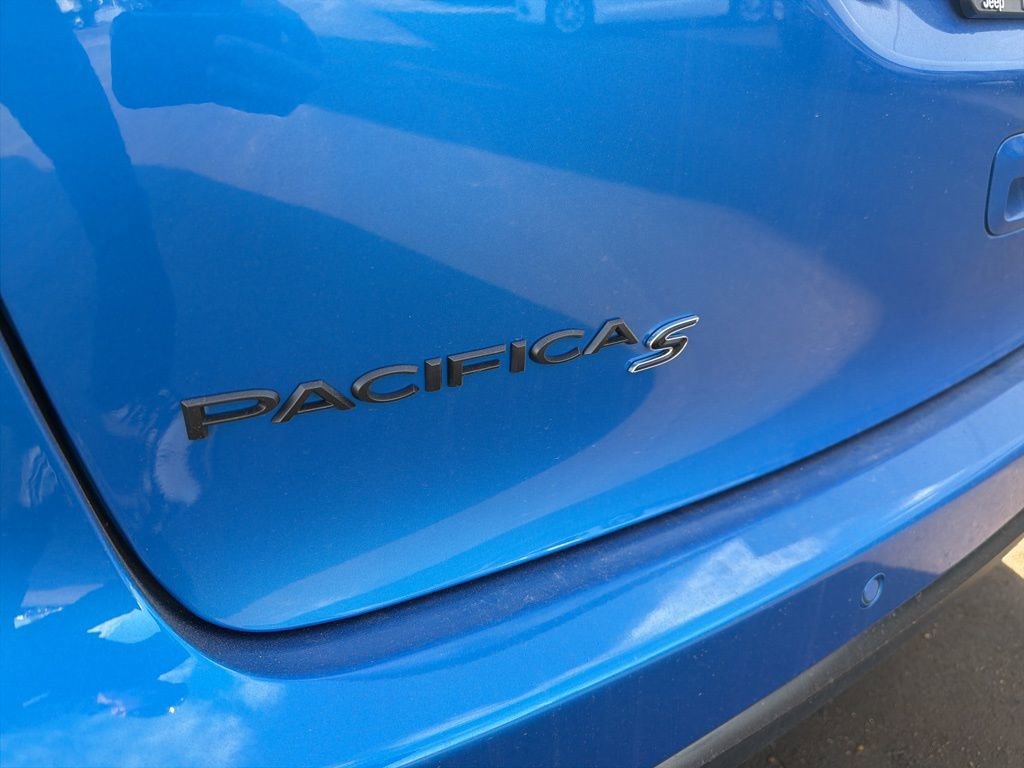 New 2026 Chrysler Pacifica Limited image 9