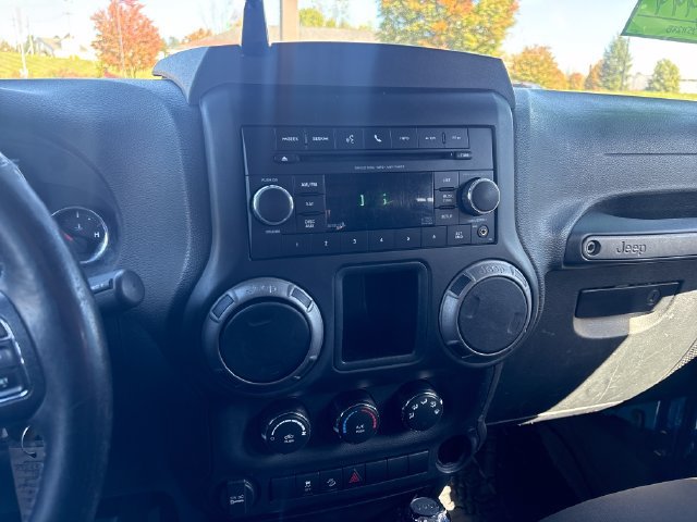 Used 2016 Jeep Wrangler Unlimited Sport w/ Connectivity Group AWD/4WD image 21