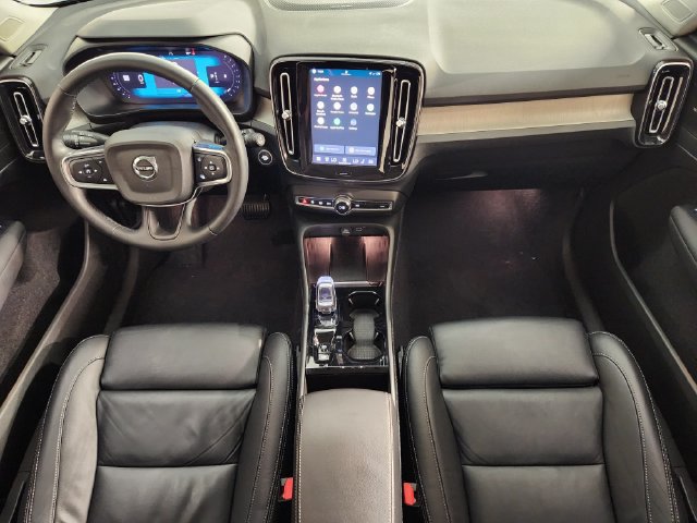 Used 2023 Volvo XC40 B5 Ultimate w/ Protection Package Premier AWD/4WD image 4