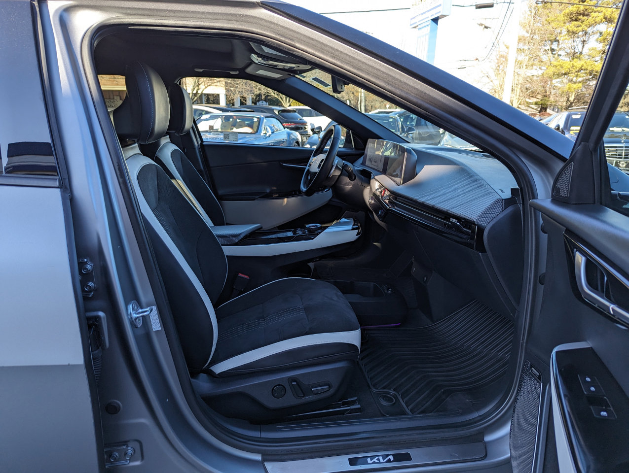 Used 2022 Kia EV6 GT-Line w/ GT-Line Suede Seat Package image 35