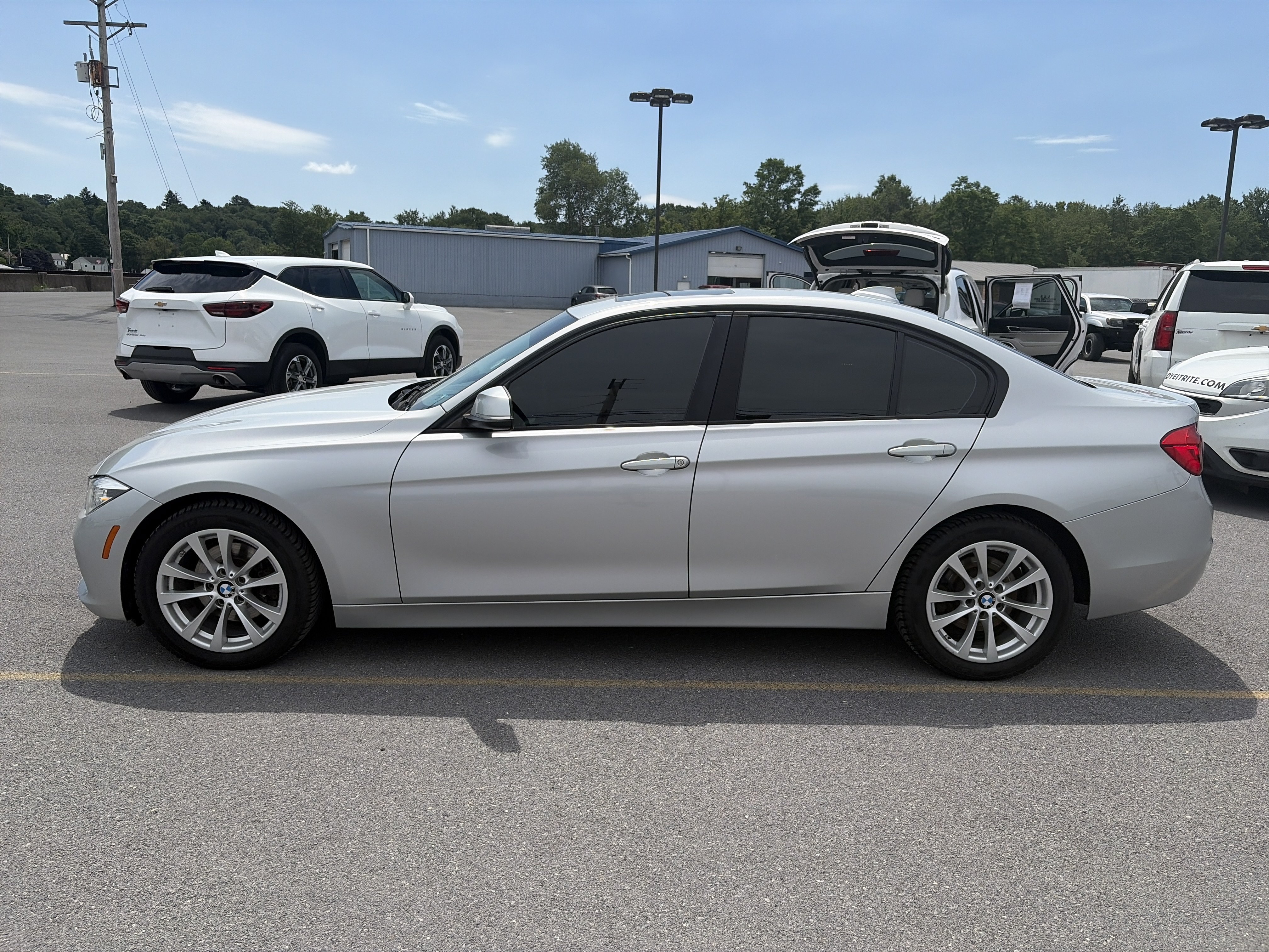 Used 2018 BMW 320i xDrive Sedan AWD/4WD image 9