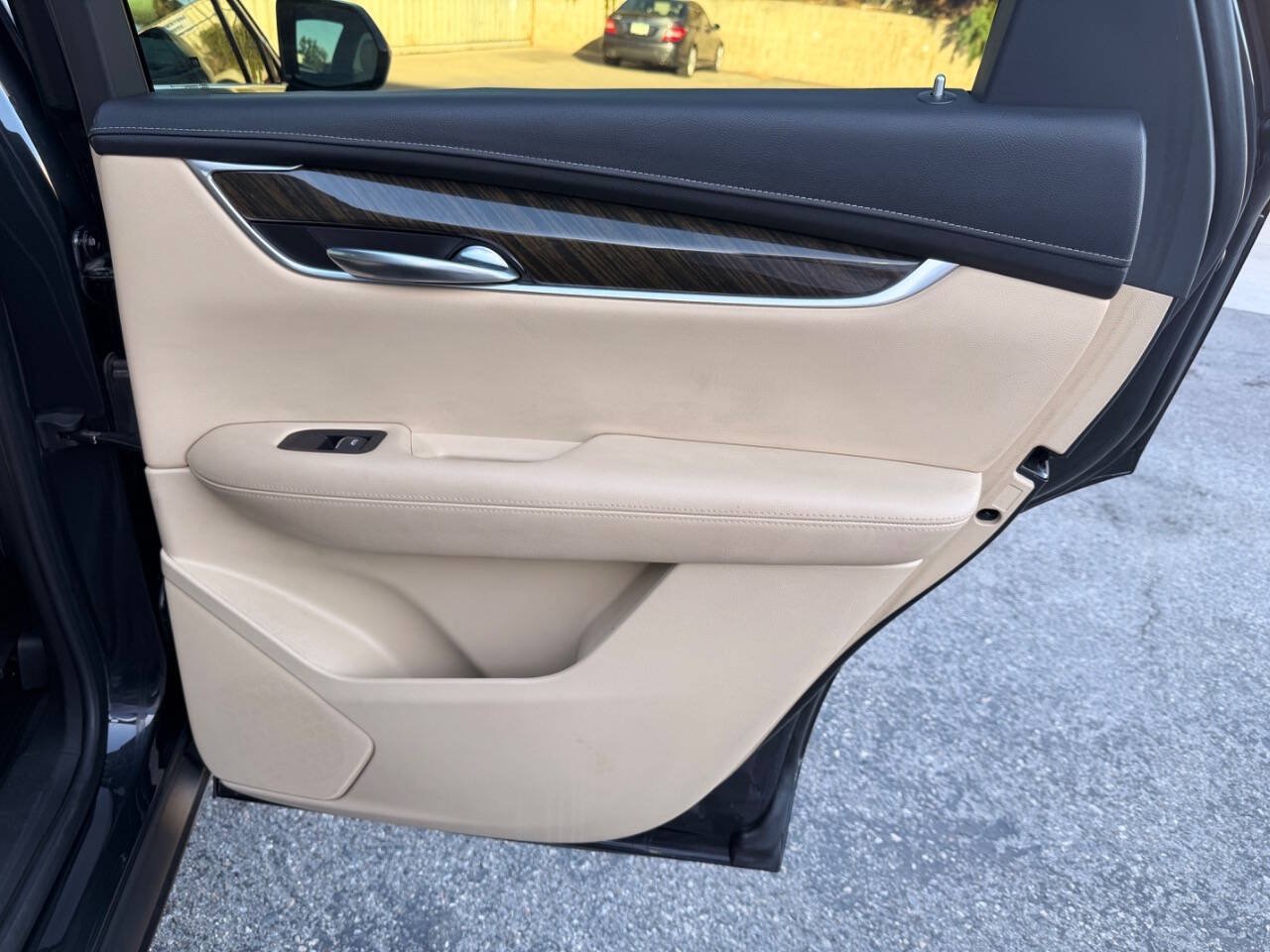 Used 2019 Cadillac XT5 FWD image 38
