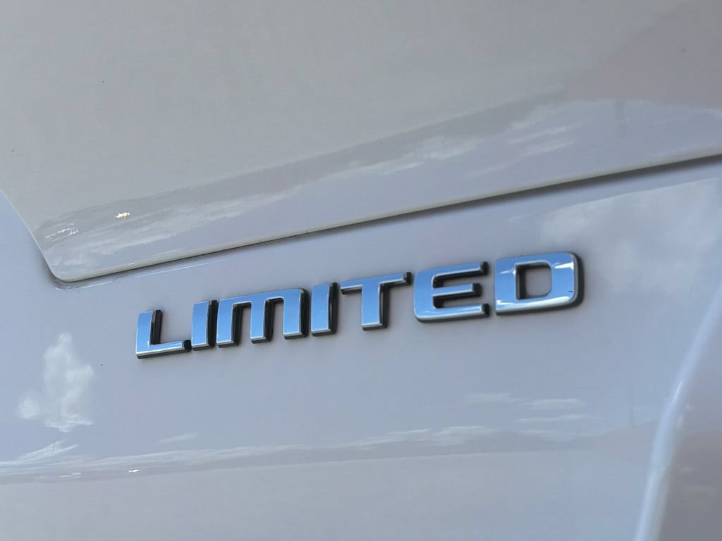 Used 2023 Jeep Grand Cherokee L Limited AWD/4WD image 19