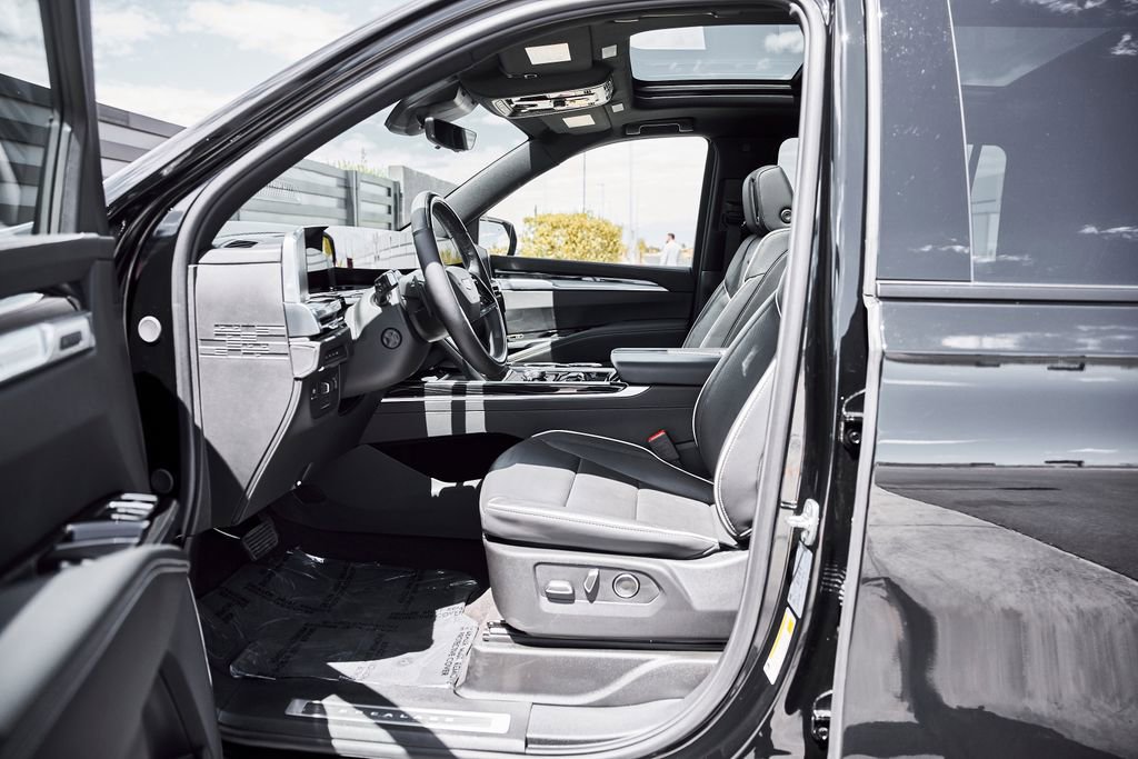Used 2025 Cadillac Escalade ESV Sport AWD/4WD image 31
