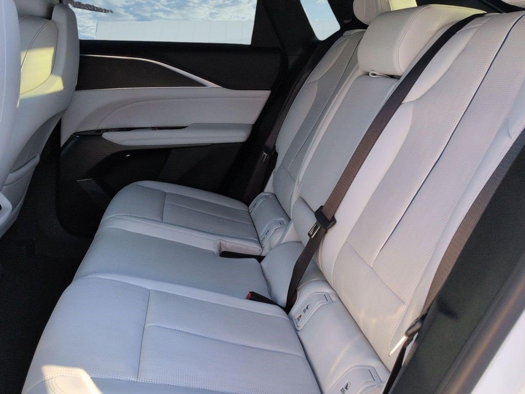 Certified 2024 Cadillac Lyriq Luxury AWD/4WD image 13
