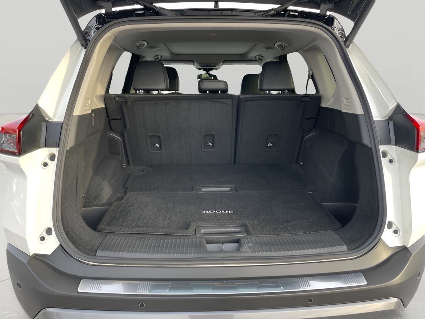 Used 2023 Nissan Rogue SL w/ SL Premium Package image 29