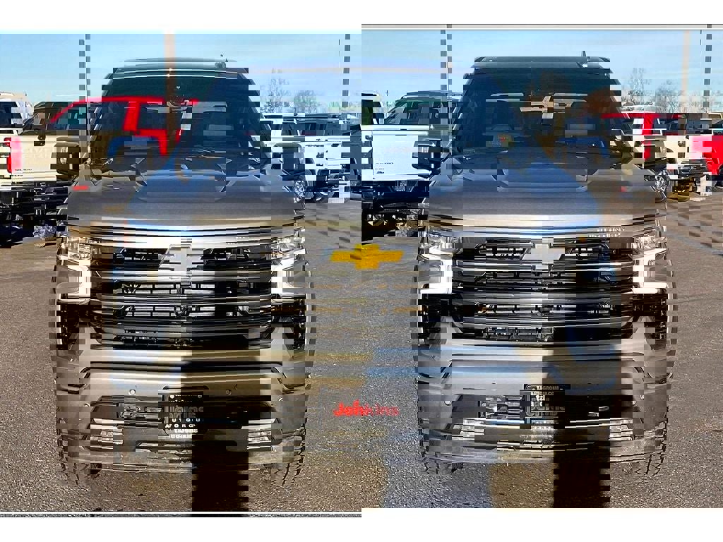 Used 2025 Chevrolet Silverado 1500 High Country w/ Technology Package image 3