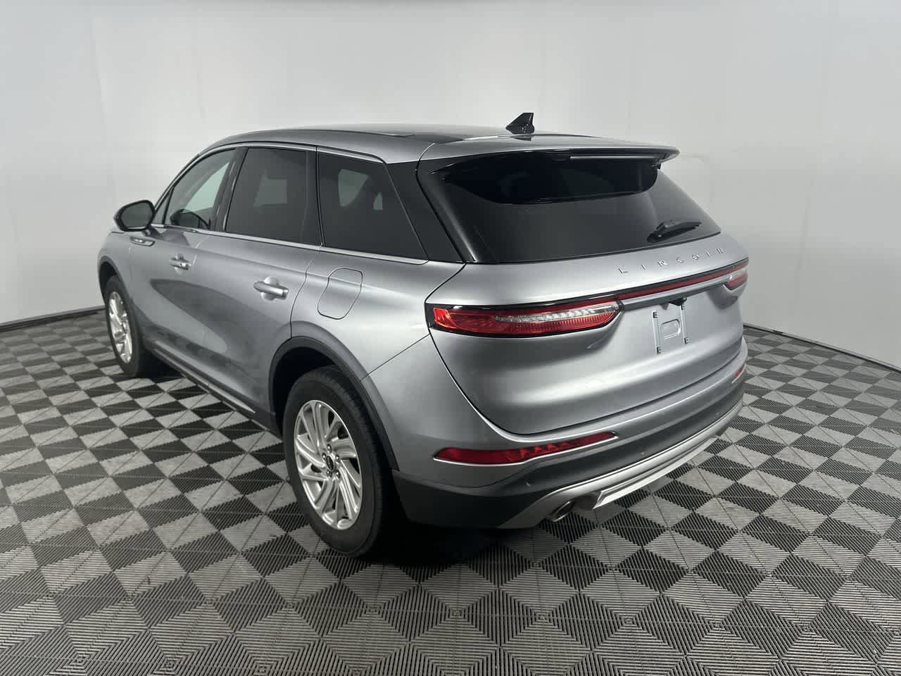 Used 2024 Lincoln Corsair FWD image 6
