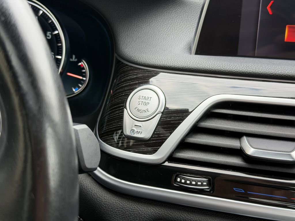 Used 2019 BMW 740i xDrive w/ M Sport Package image 40