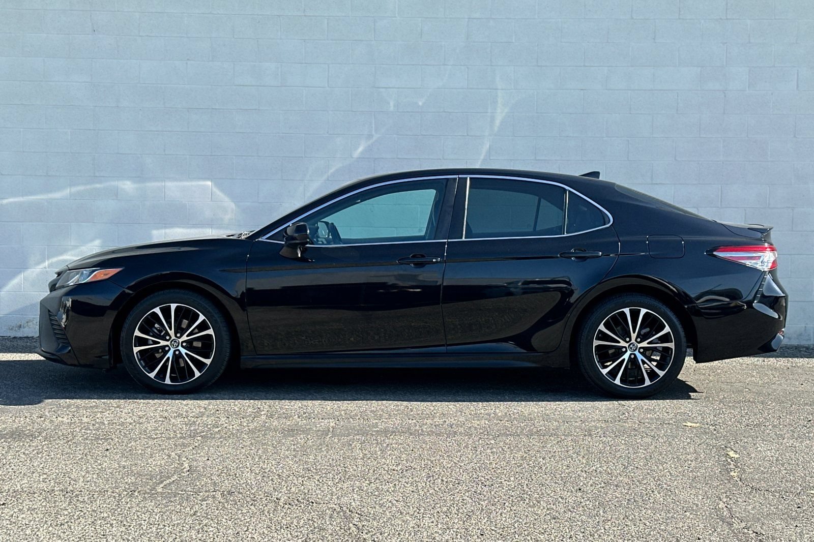 Used 2019 Toyota Camry SE FWD image 7