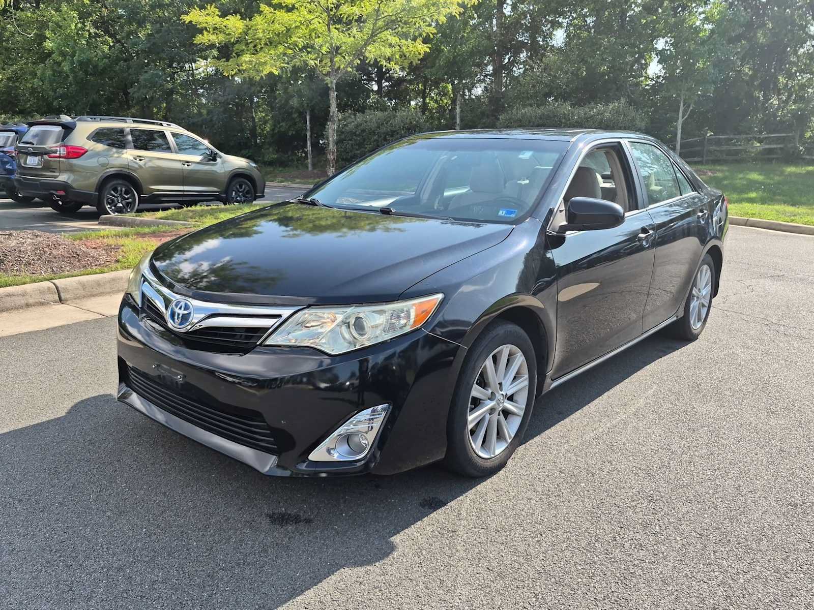 Used 2014 Toyota Camry XLE w/ Convenience Package FWD image 4