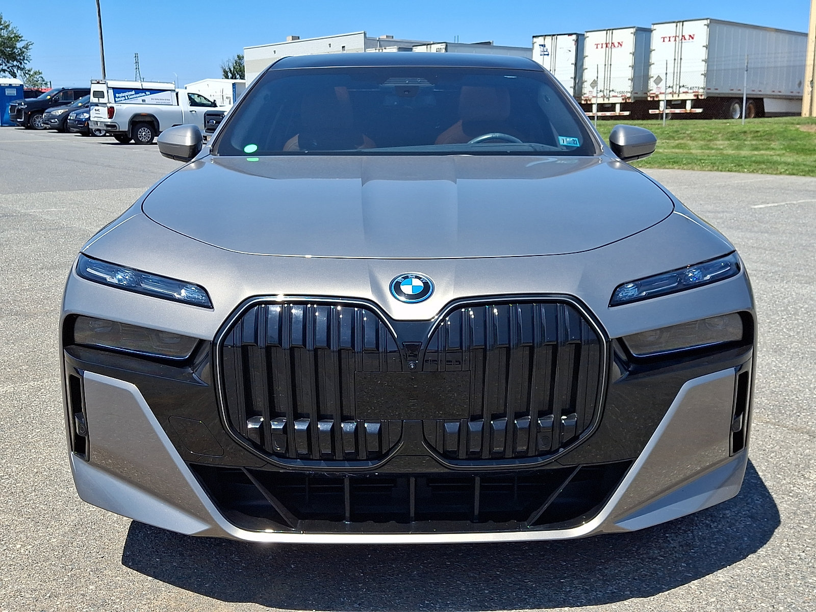 Used 2024 BMW i7 xDrive60 AWD/4WD image 2