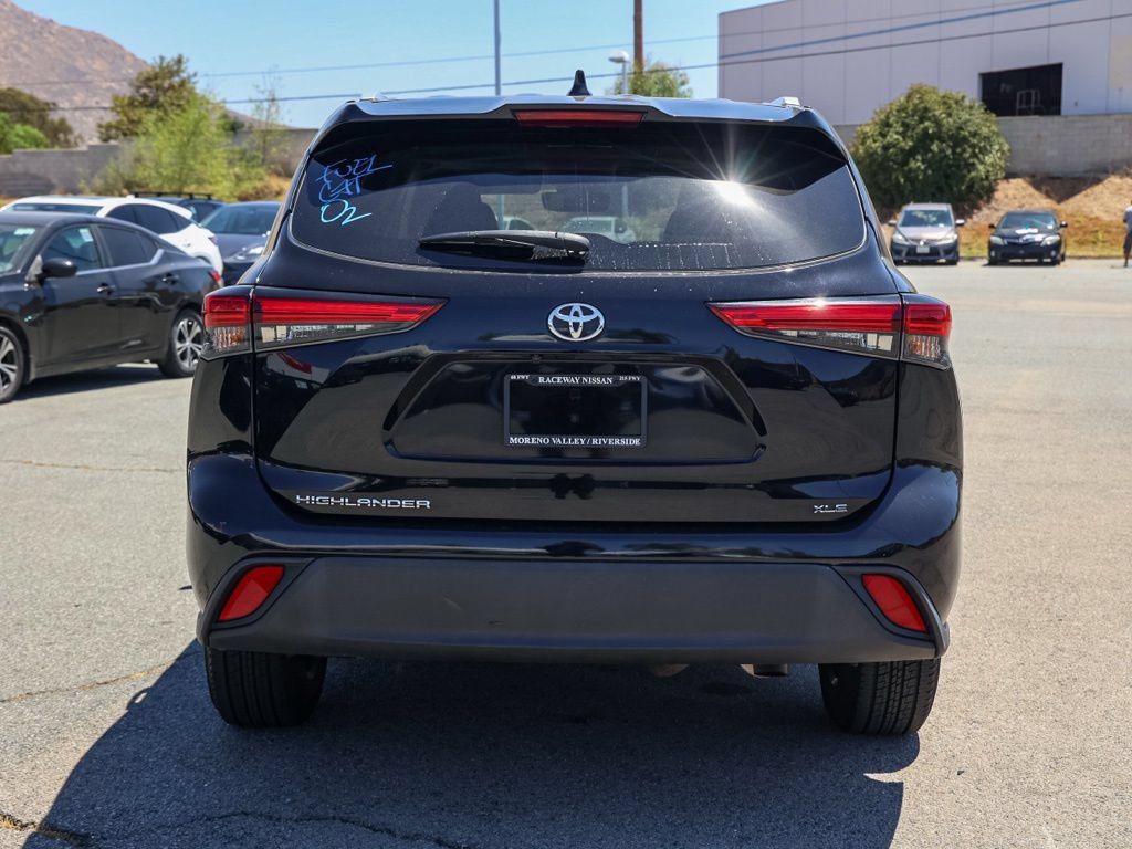 Used 2023 Toyota Highlander XLE FWD image 5
