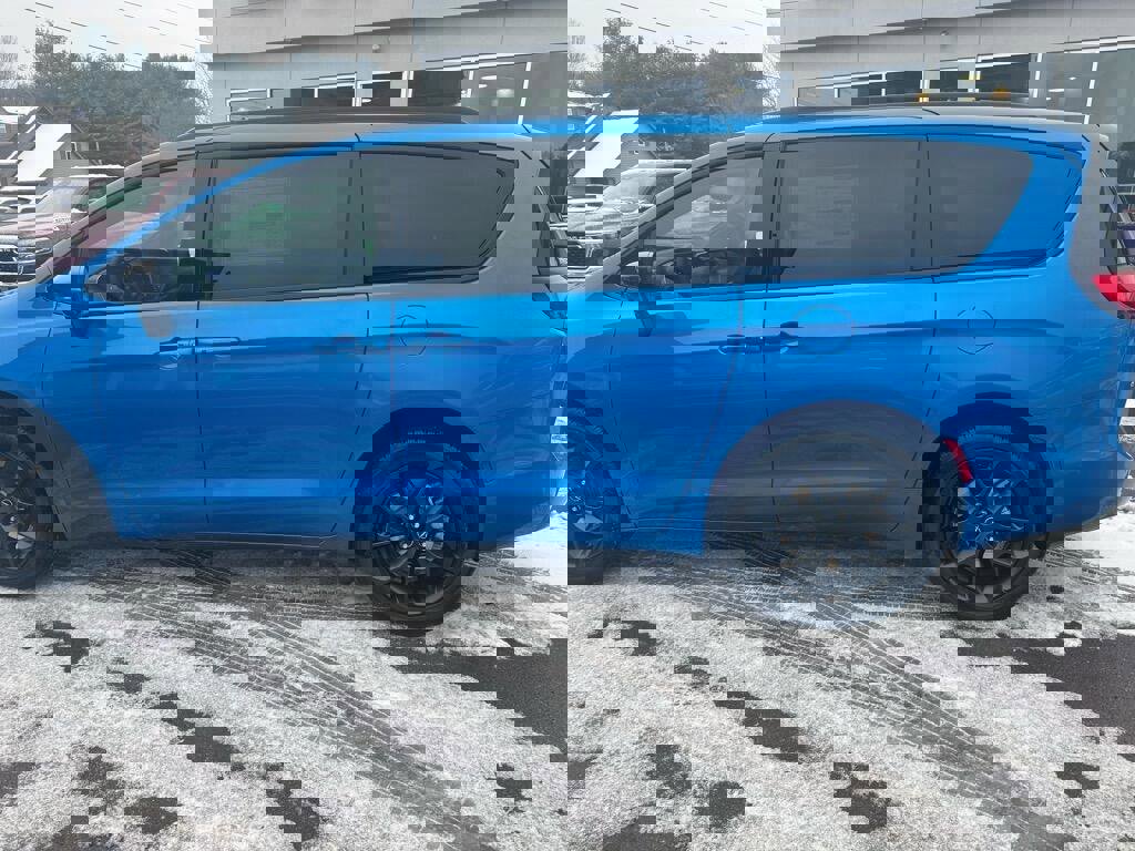 Used 2026 Chrysler Pacifica Select w/ S Appearance Package image 8