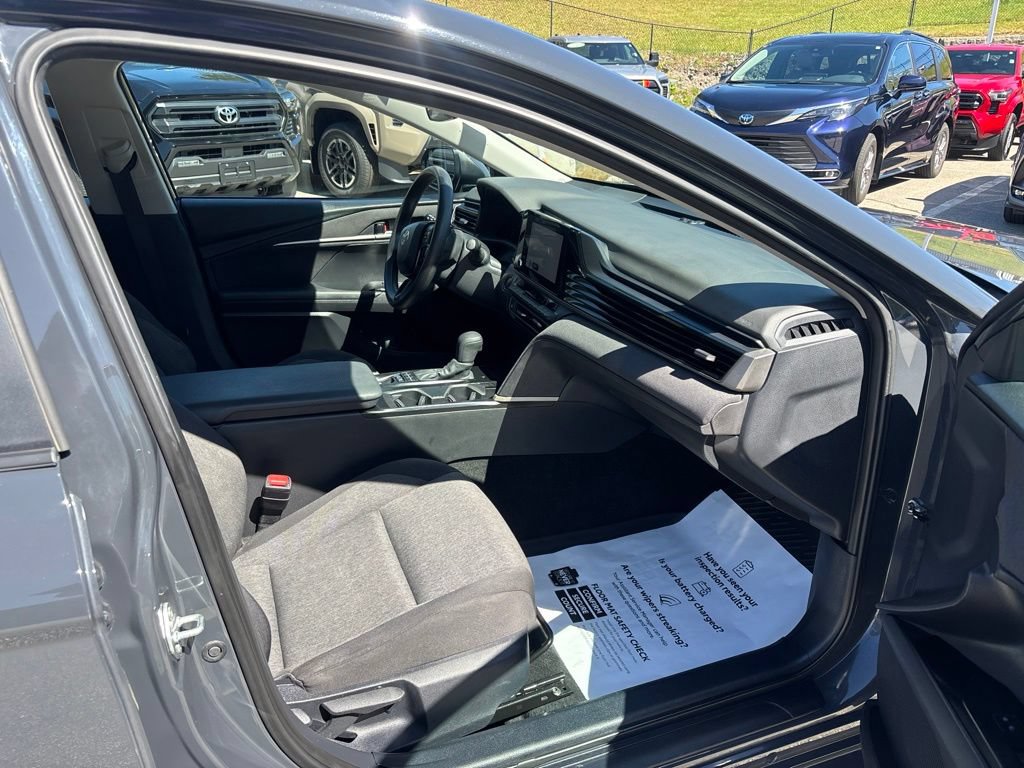 Used 2025 Toyota Camry LE FWD image 13