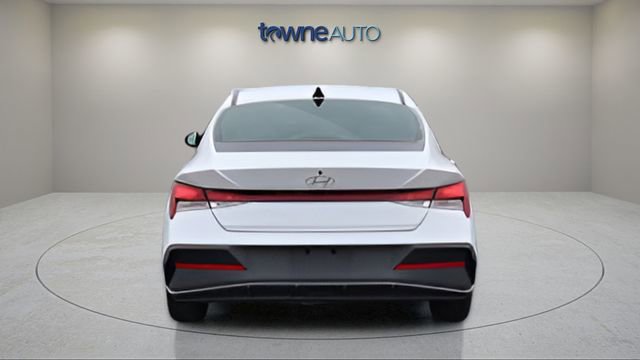 Used 2024 Hyundai Elantra SEL FWD image 4