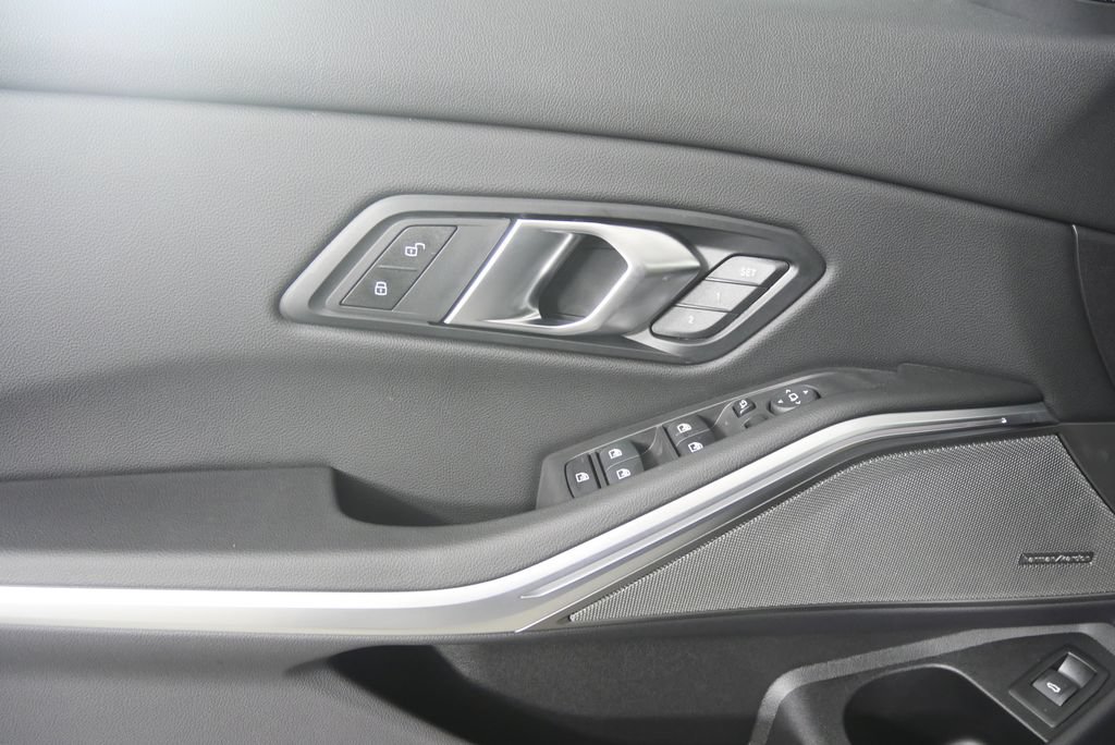 Used 2026 BMW 330i Sedan w/ M Sport Package RWD image 8
