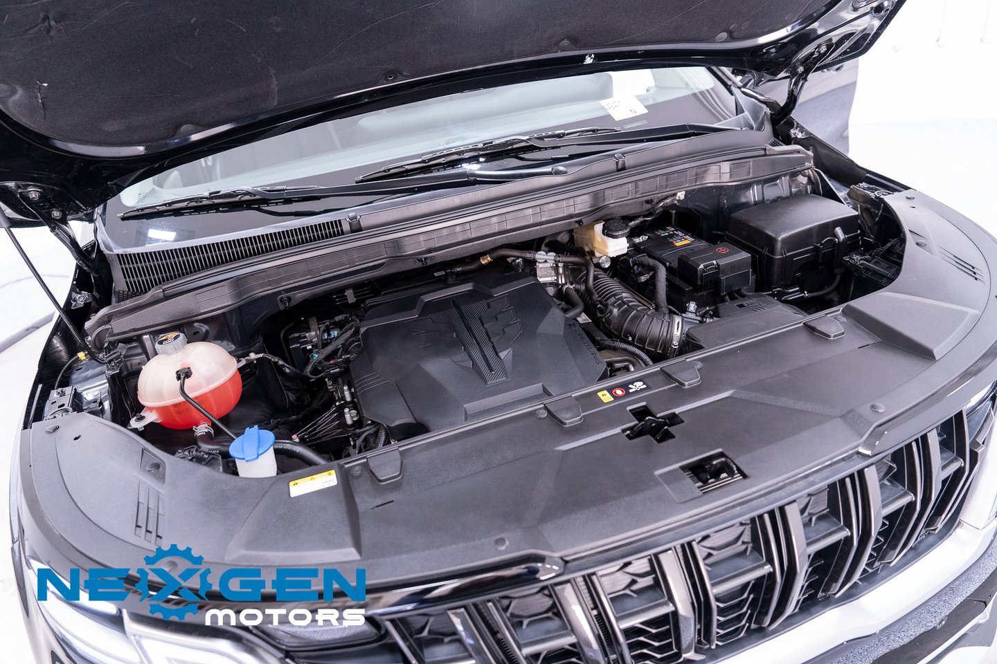 Used 2024 Kia Carnival EX image 10