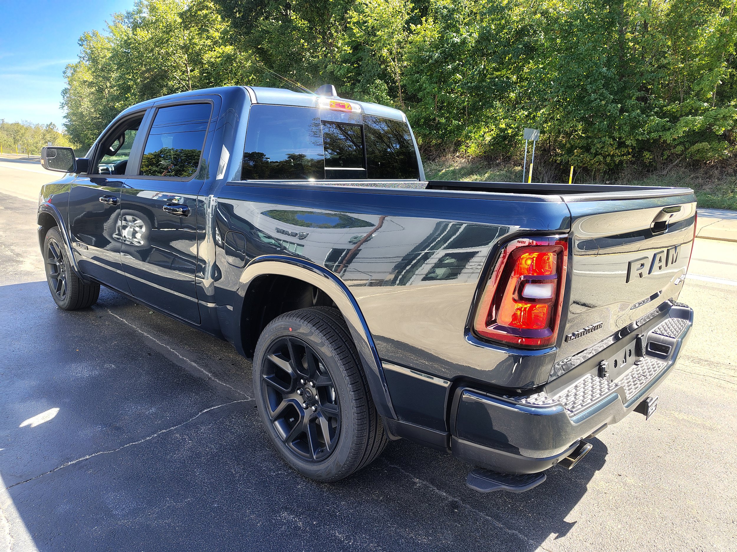 New 2027 RAM 1500 Laramie AWD/4WD image 9