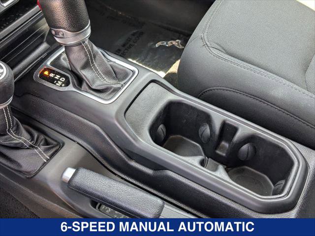 Used 2018 Jeep Wrangler Unlimited Sahara w/ Uconnect 4C Nav & Sound Group AWD/4WD image 19