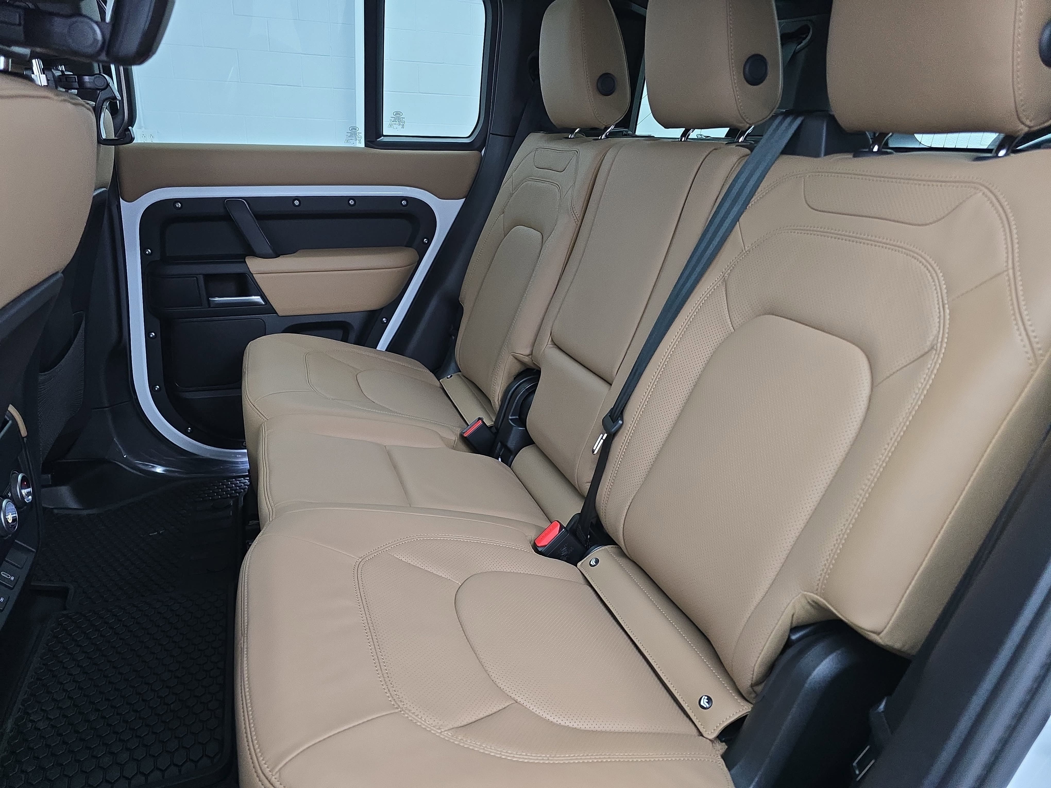 New 2026 Land Rover Defender 110 X-Dynamic SE AWD/4WD image 13
