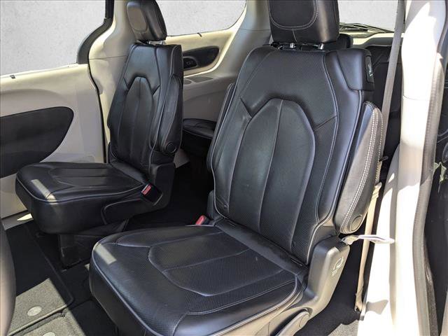 Used 2020 Chrysler Pacifica Limited FWD image 20