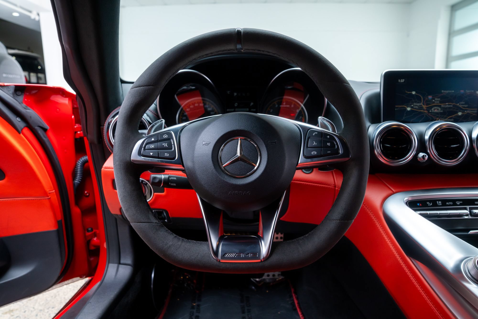 Used 2017 Mercedes-Benz AMG GT S w/ Exclusive Interior Package image 16