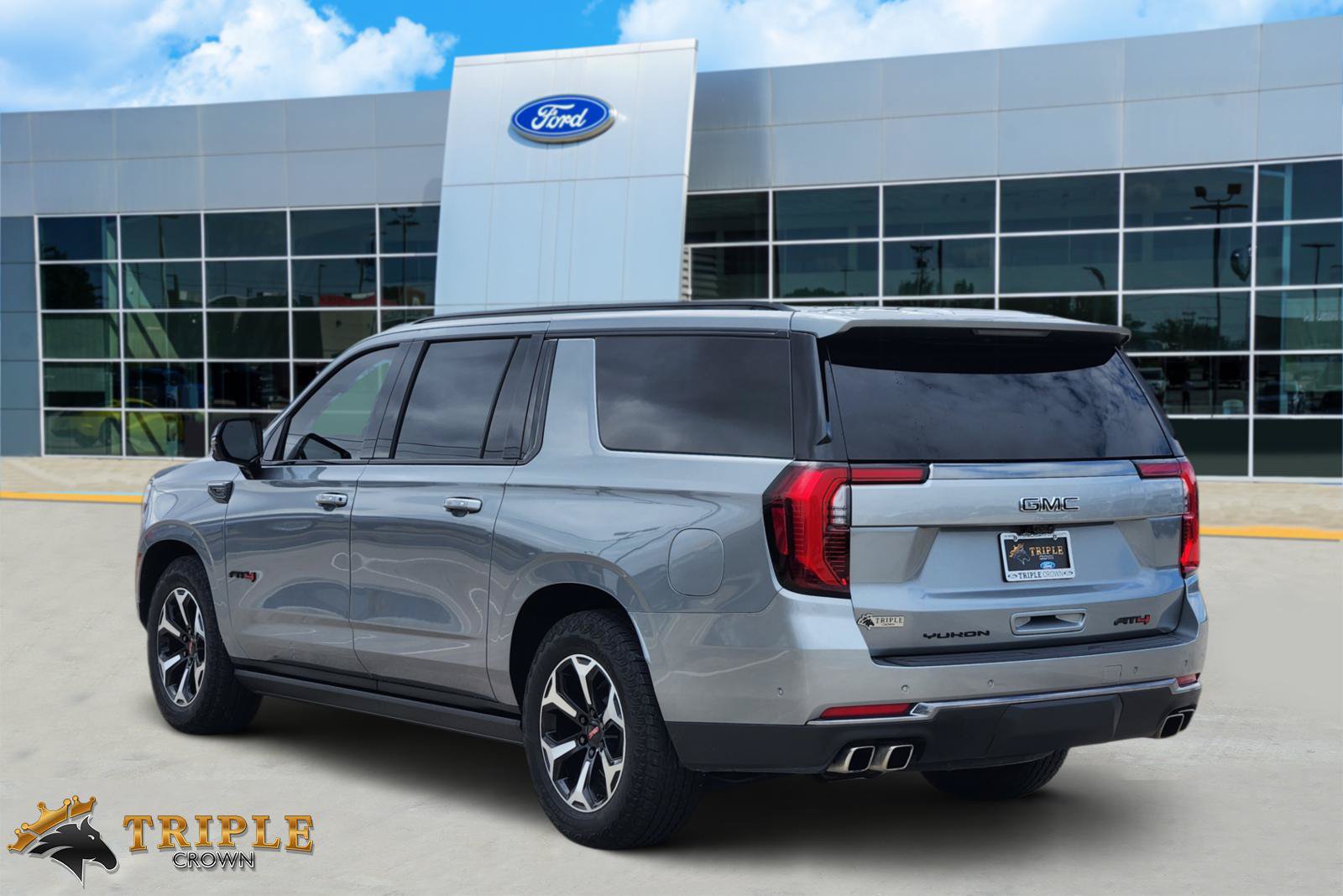 Used 2026 GMC Yukon XL AT4 w/ AT4 Premium Plus Package AWD/4WD image 4