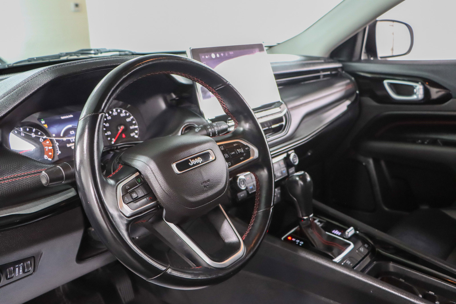 Used 2022 Jeep Compass Trailhawk w/ Trailhawk Convenience Group image 22