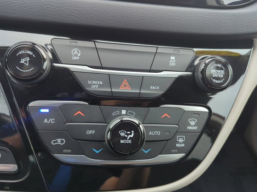 Used 2017 Chrysler Pacifica Touring Plus FWD image 23