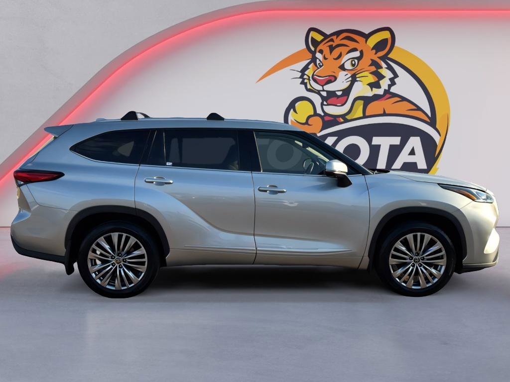 Used 2023 Toyota Highlander Platinum AWD/4WD image 4
