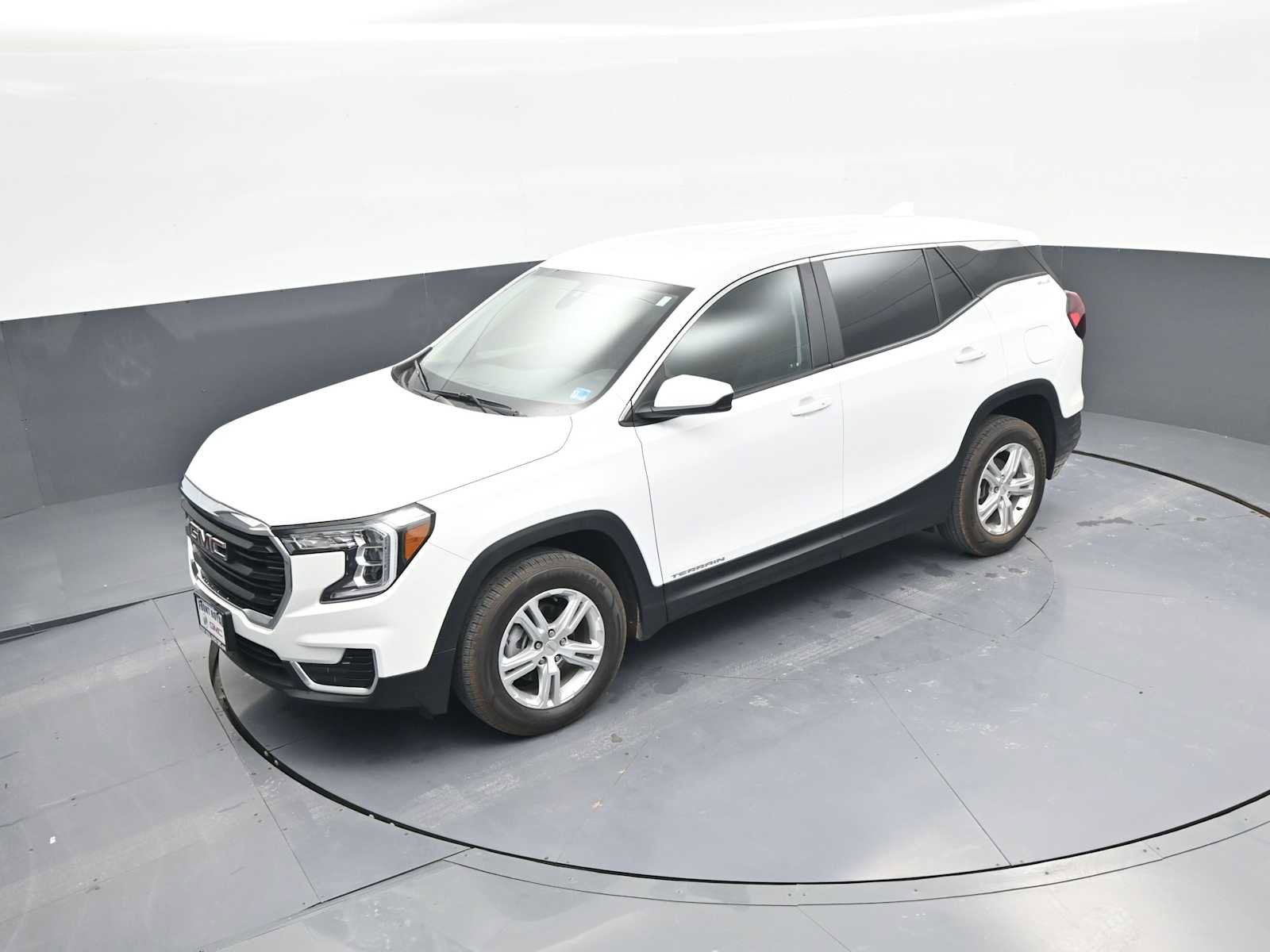 Used 2024 GMC Terrain SLE AWD/4WD image 29