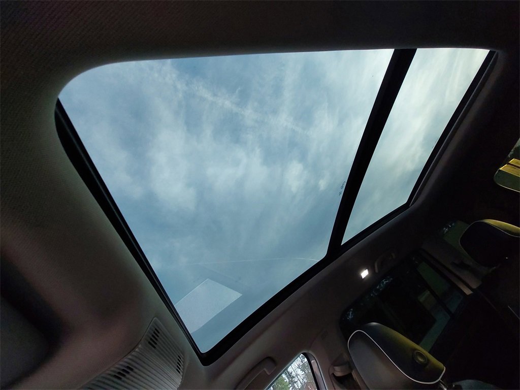 Certified 2024 Volkswagen Atlas SEL Premium R-Line image 26