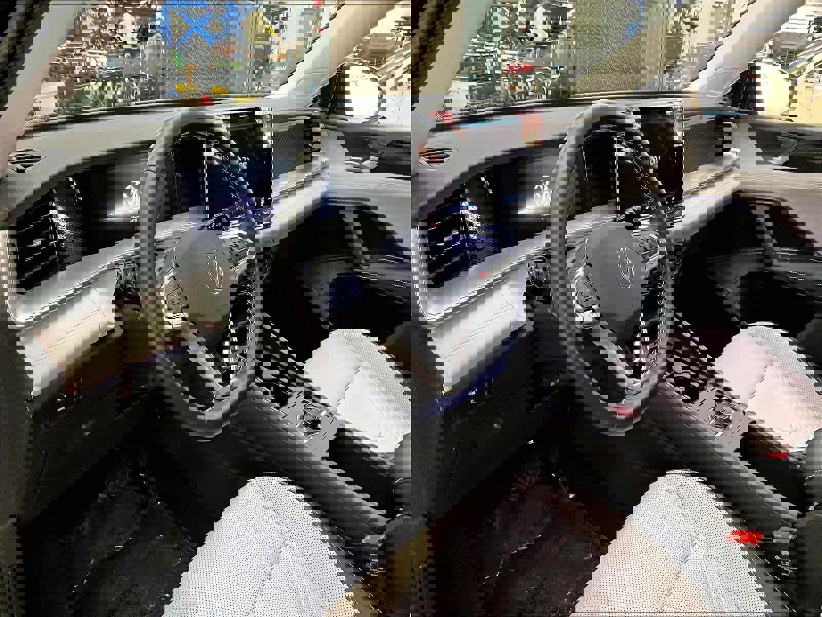 Used 2025 Volkswagen Tiguan SE image 17