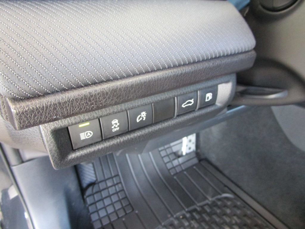 Used 2025 Toyota Camry SE FWD image 25