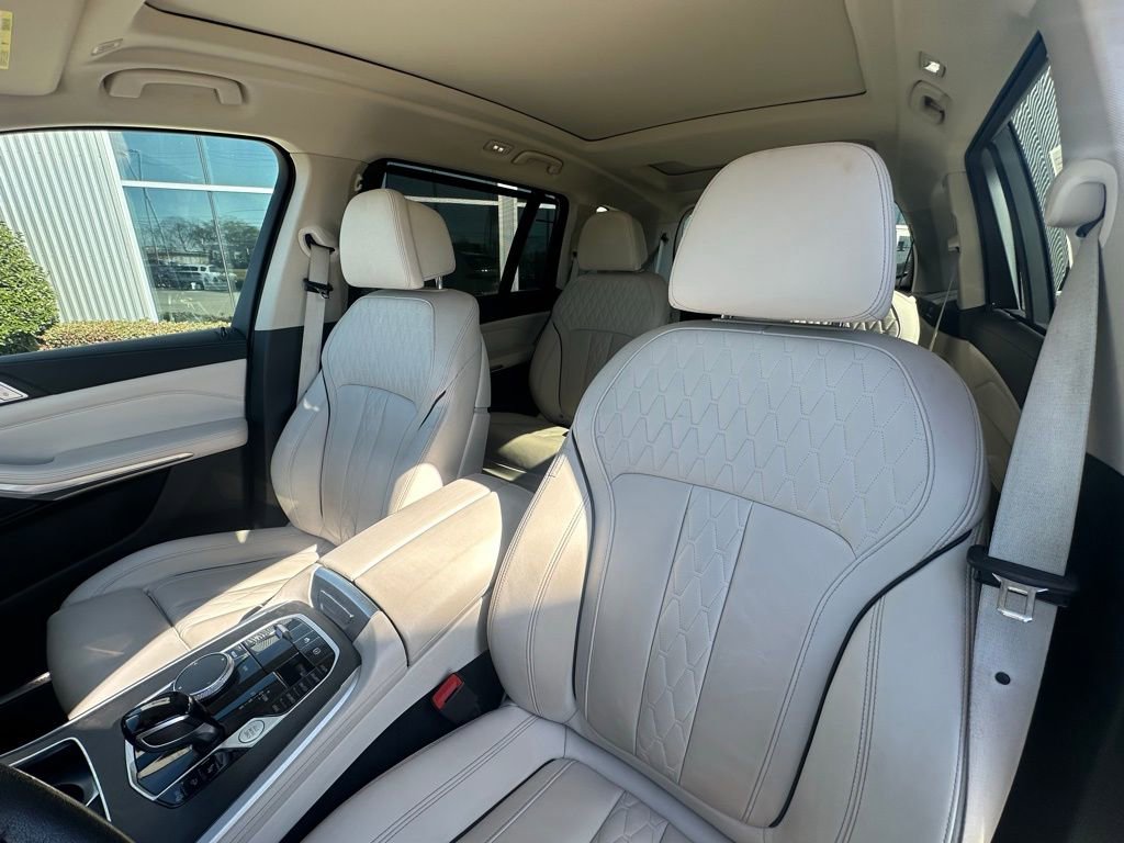Used 2022 BMW X7 xDrive40i w/ Premium Package image 11