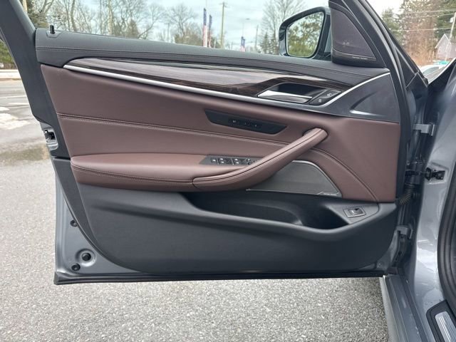 Used 2023 BMW M550i xDrive image 16