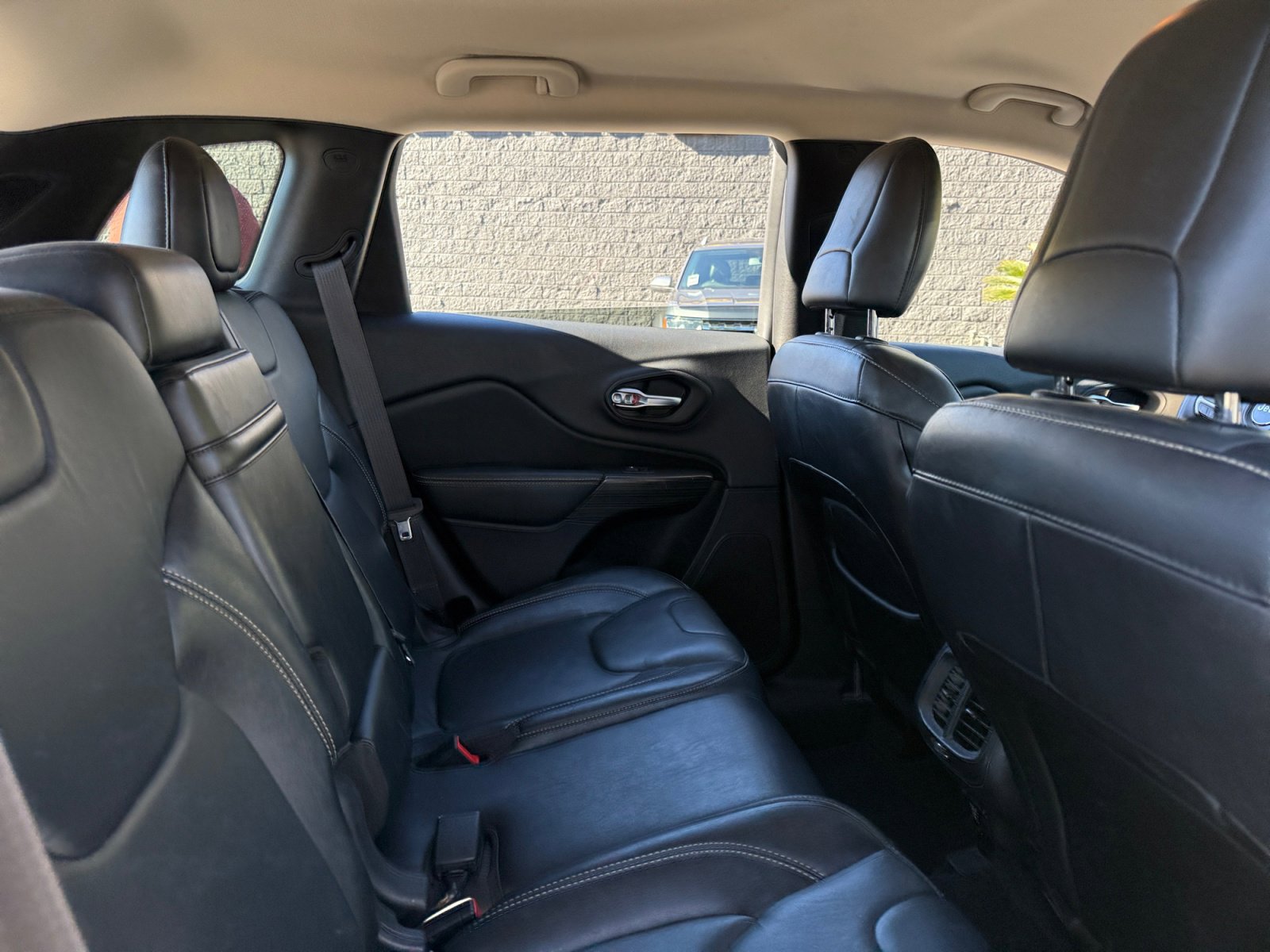 Used 2015 Jeep Cherokee Limited w/ Trailer Tow Group image 17