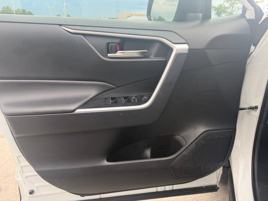 Used 2025 Toyota RAV4 XLE AWD/4WD image 18