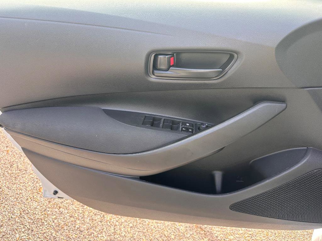 Used 2022 Toyota Corolla LE FWD image 16