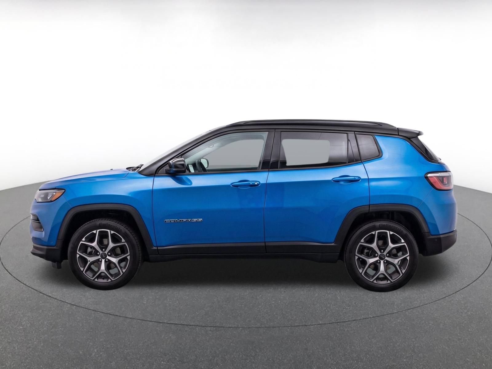 Used 2025 Jeep Compass Limited AWD/4WD image 4