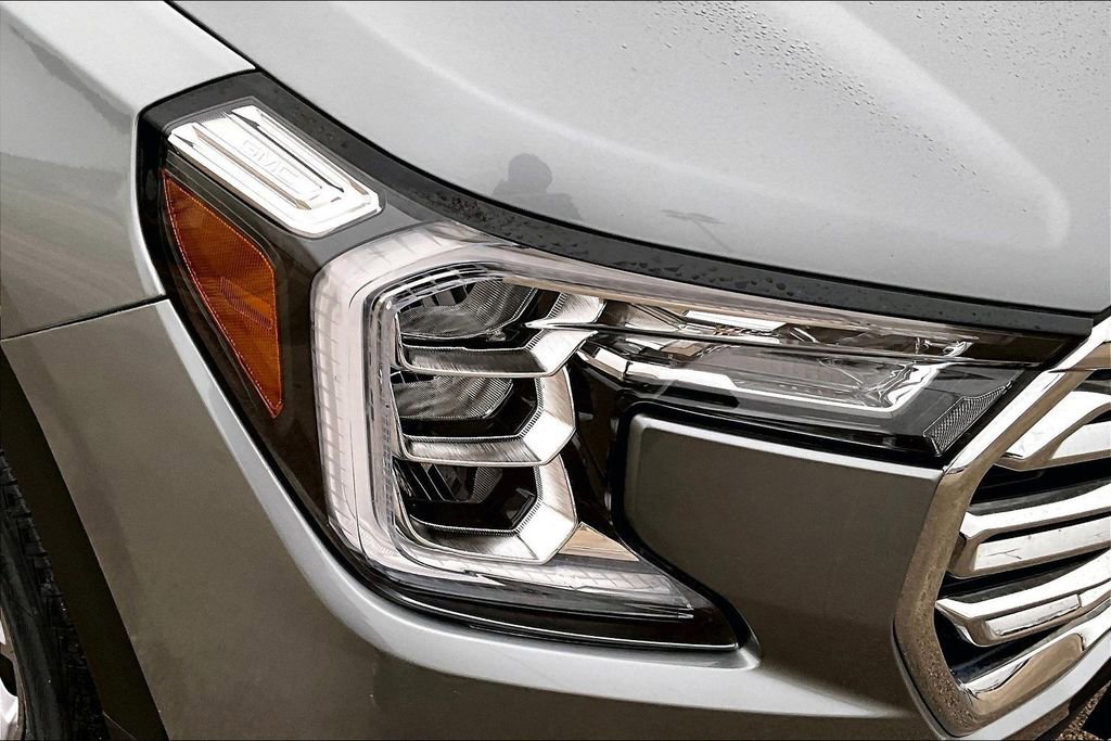 Used 2024 GMC Terrain SLT image 24