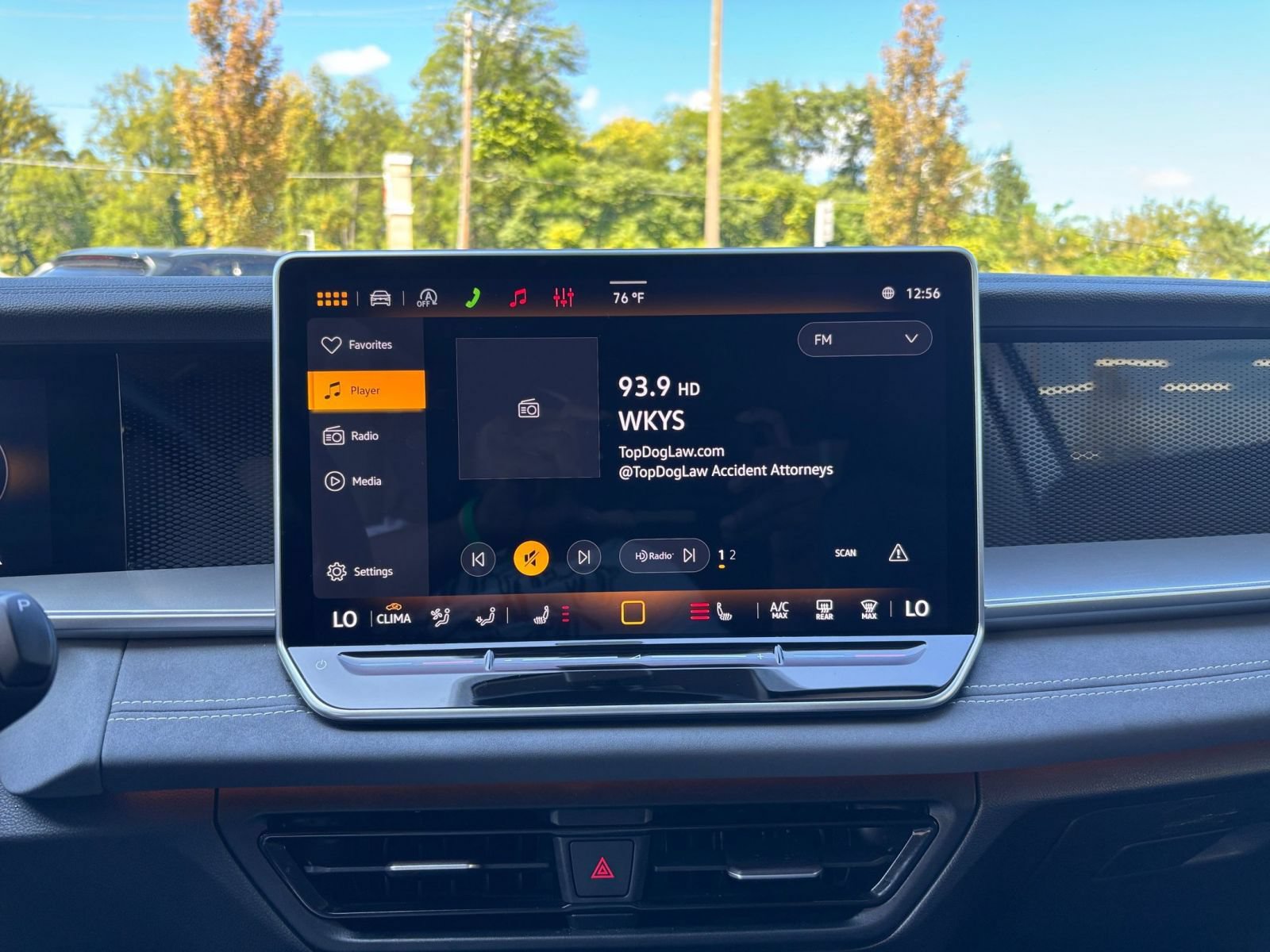 Used 2026 Volkswagen Tiguan SE AWD/4WD image 19