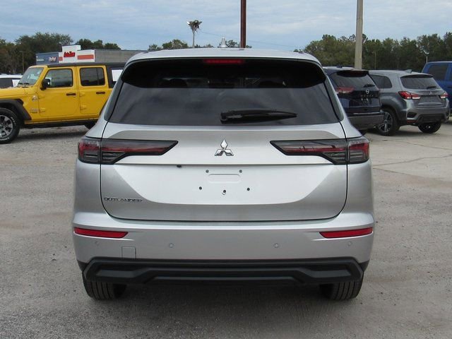 New 2026 Mitsubishi Outlander ES image 4