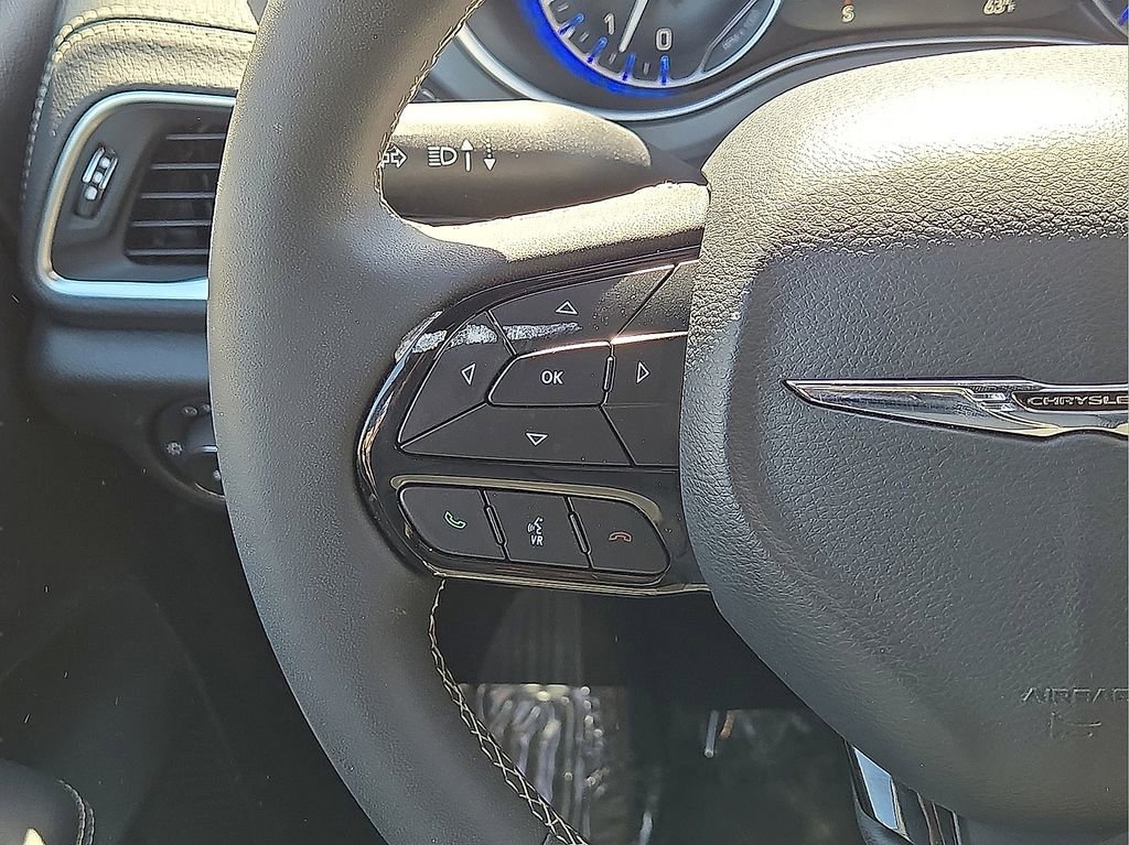 Used 2025 Chrysler Pacifica Limited image 20