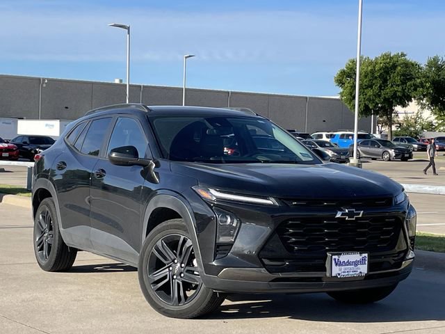 Used 2025 Chevrolet Trax ACTIV w/ Driver Confidence Package image 2