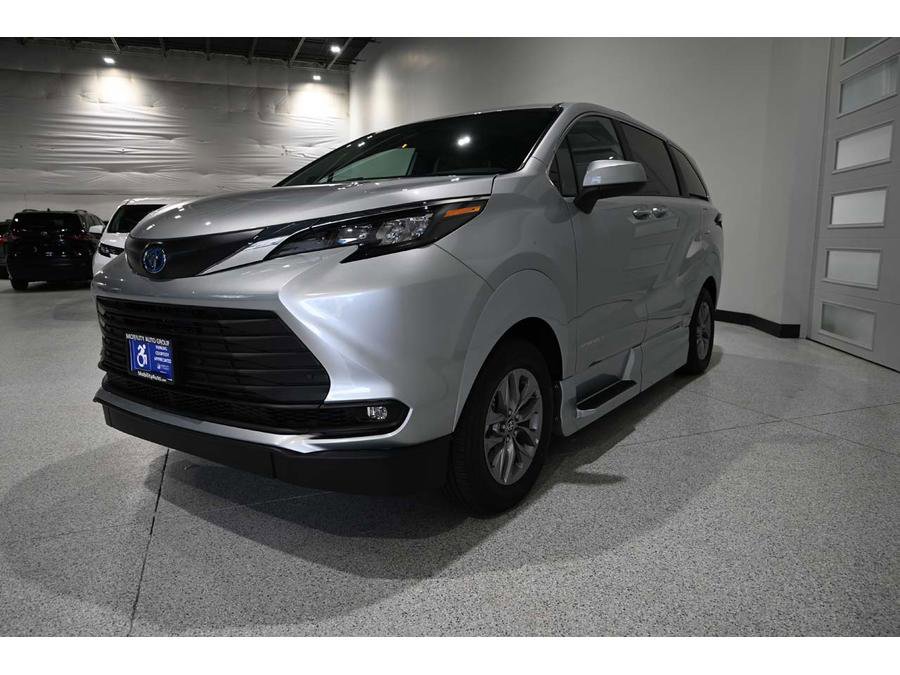 New 2025 Toyota Sienna XLE w/ XLE Plus Package image 10