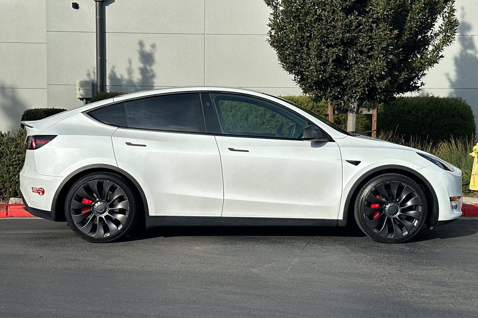 Used 2023 Tesla Model Y Performance image 3