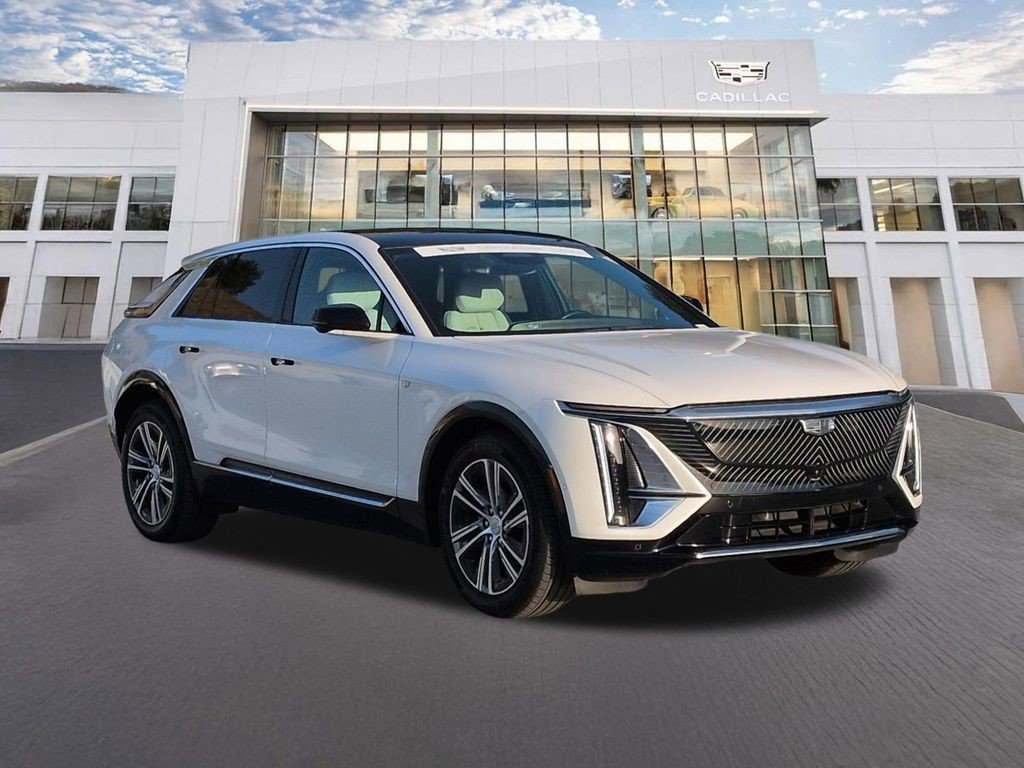 Certified 2024 Cadillac Lyriq Luxury AWD/4WD image 3